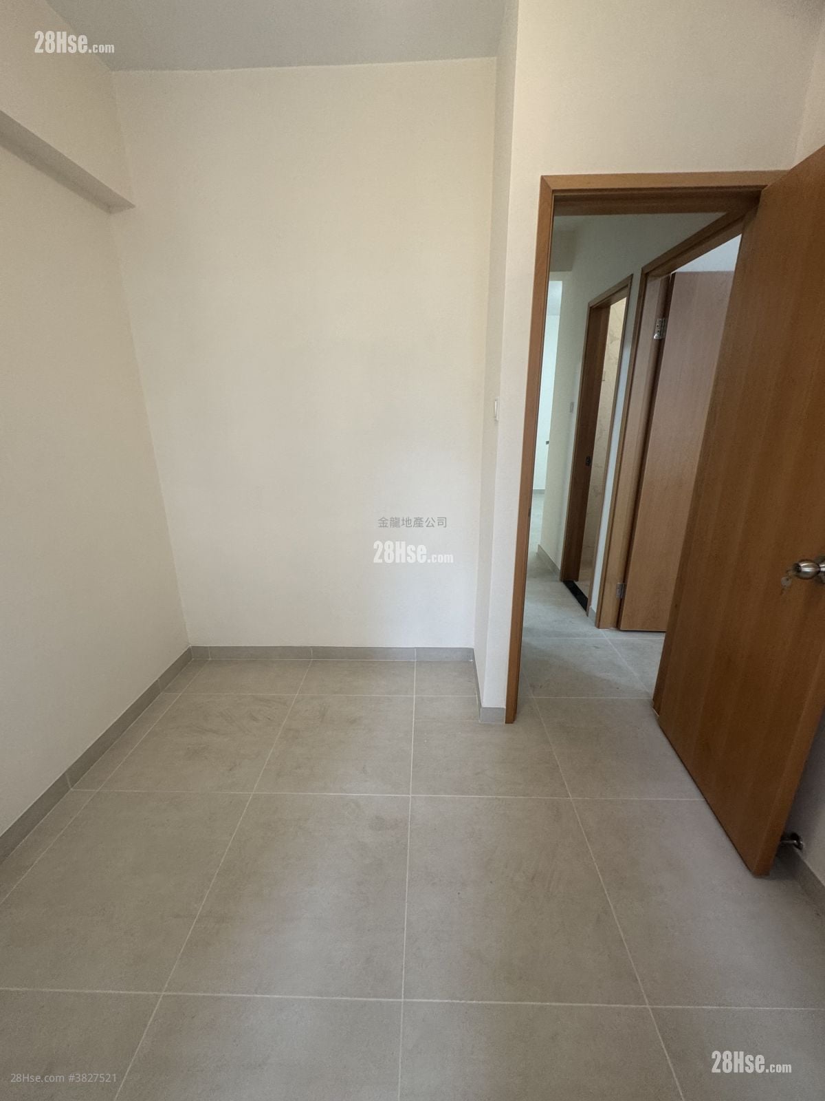 Newman House Sell 2 Bedrooms , 1 Bathroom 485 ft²