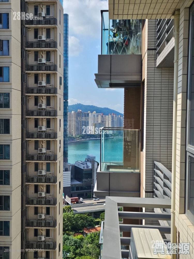 Aurora Sell 2 Bedrooms , 1 Bathroom 443 ft²