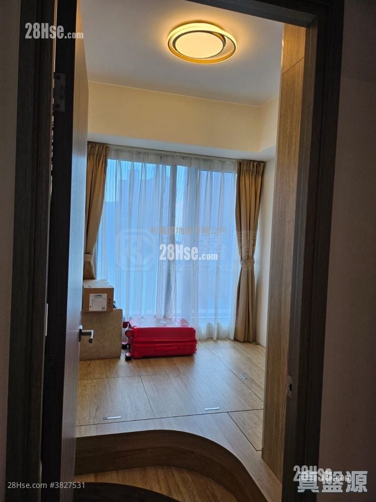 Aurora Sell 2 Bedrooms , 1 Bathroom 443 ft²