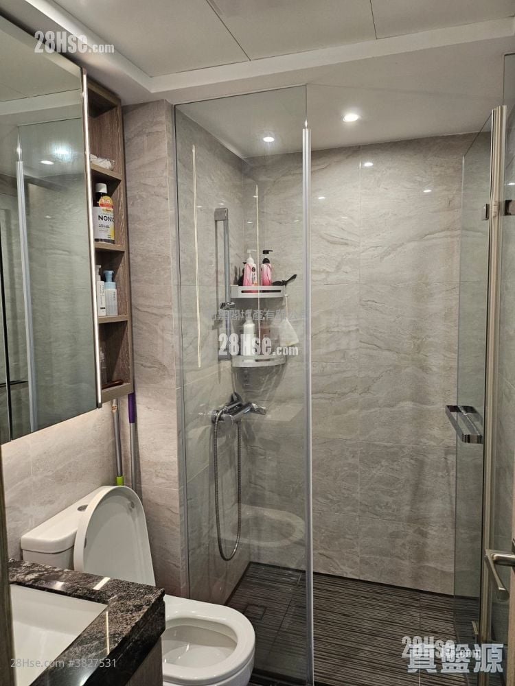 Aurora Sell 2 Bedrooms , 1 Bathroom 443 ft²