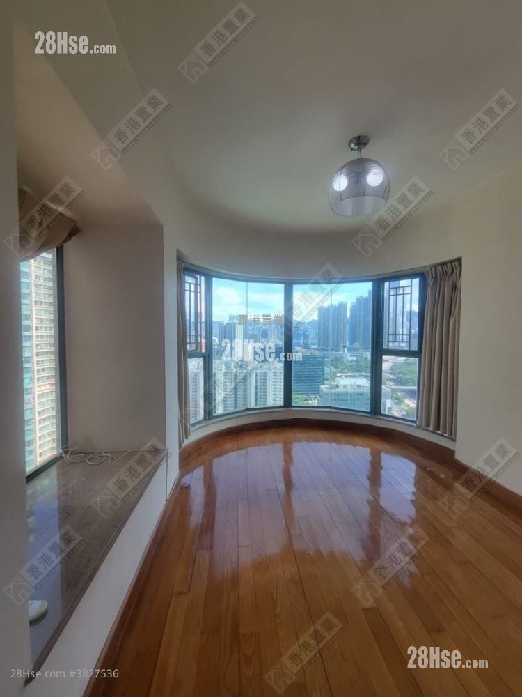 Park Avenue Sell 3 Bedrooms , 2 Bathrooms 777 ft²