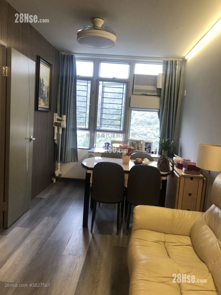 Kam Chun Court Sell 2 Bedrooms , 1 Bathroom 447 ft²