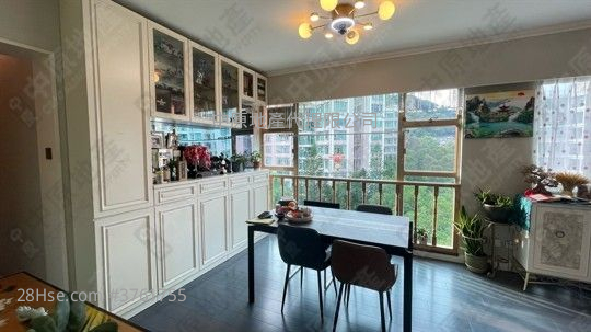 新峰花園 售盤 3 房 948 平方呎