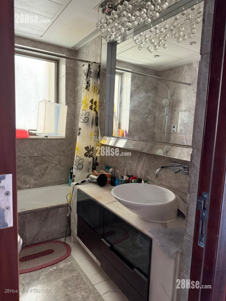 Celestial Heights Sell 5+ Bedrooms , 3 Bathrooms 1,662 ft²