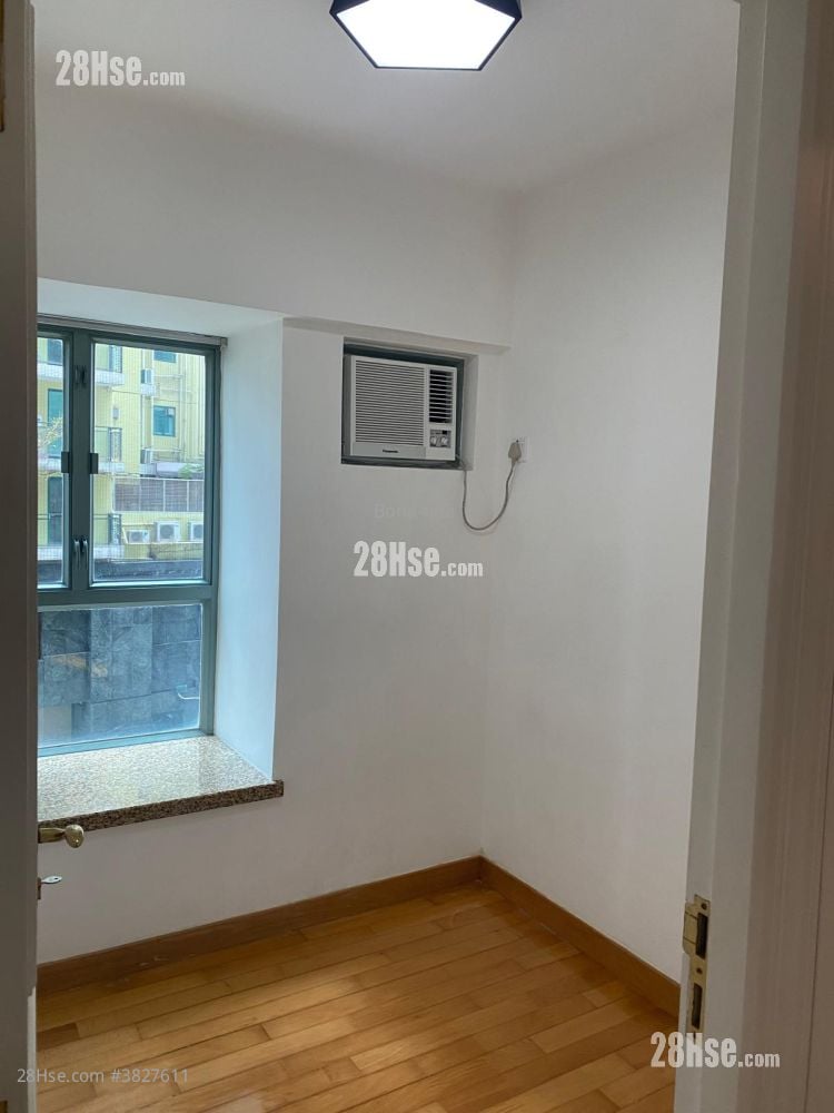 Queen's Terrace Rental 322 ft²