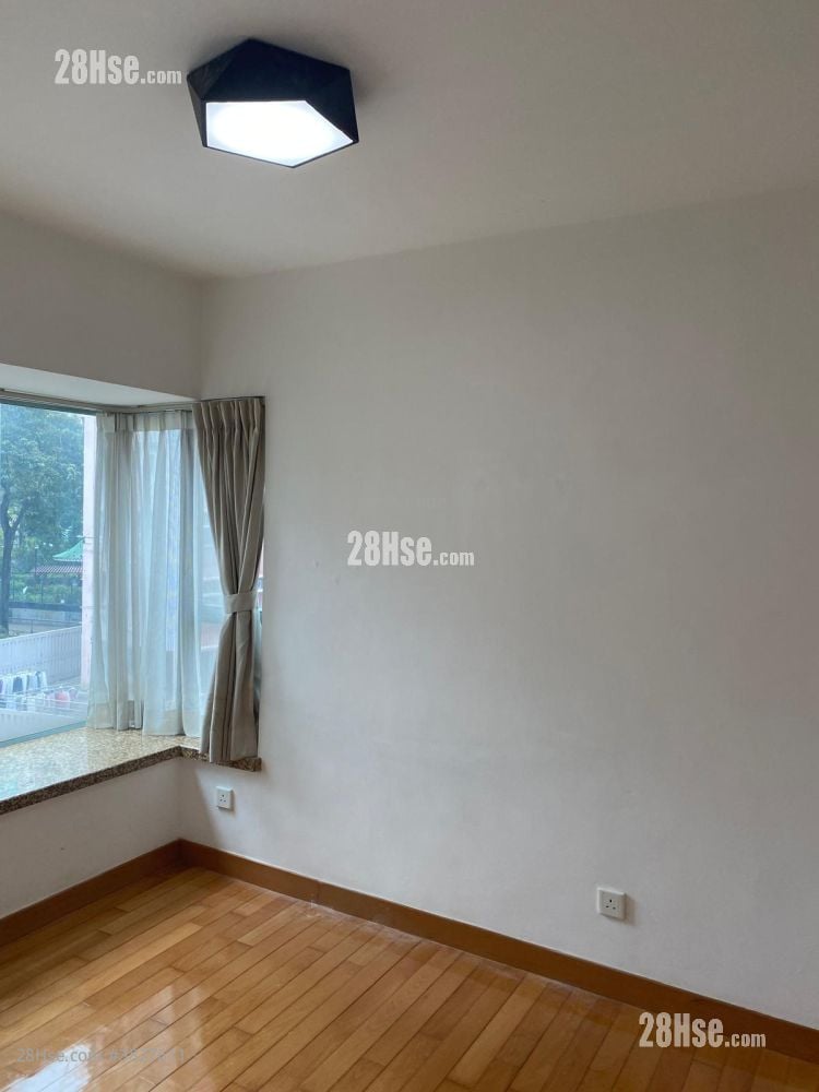 Queen's Terrace Rental 322 ft²