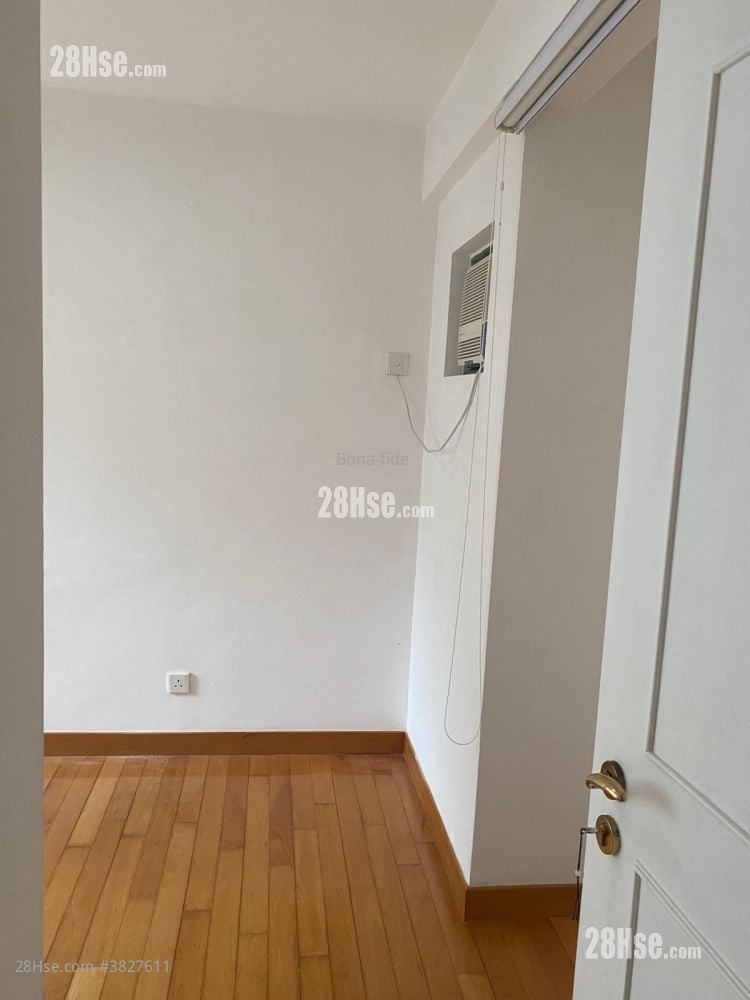 Queen's Terrace Rental 322 ft²