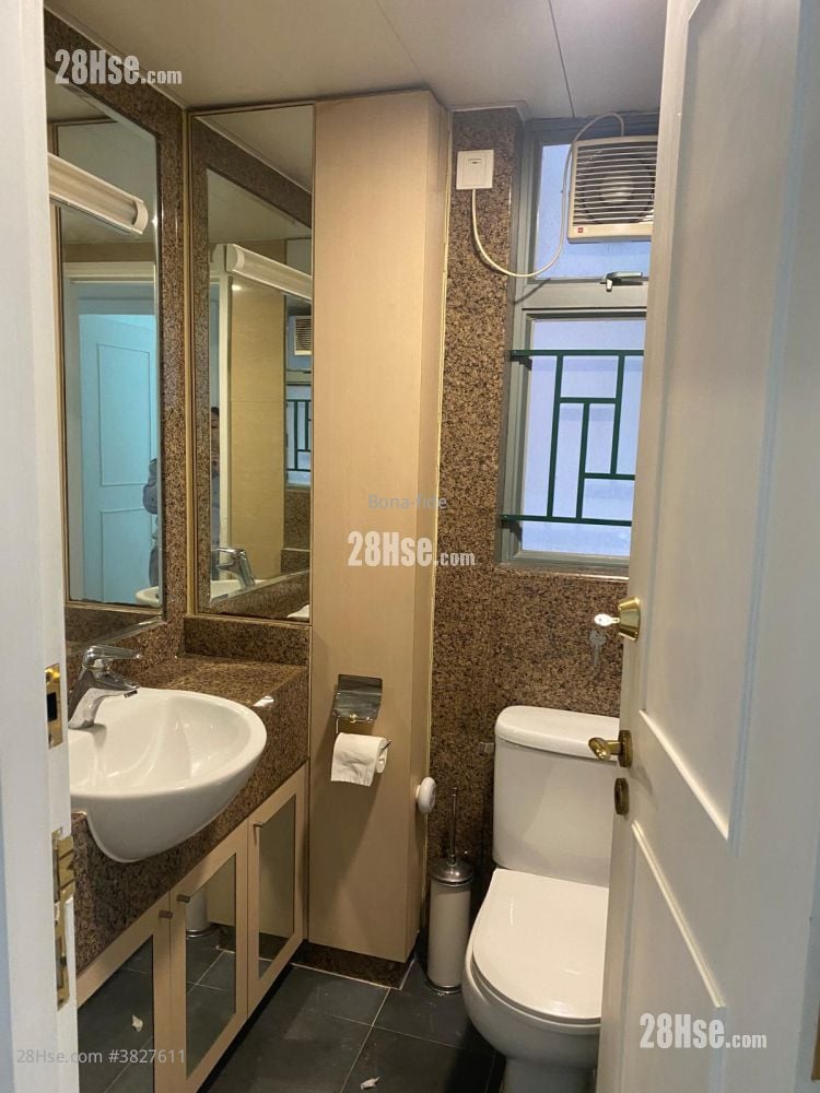 Queen's Terrace Rental 322 ft²