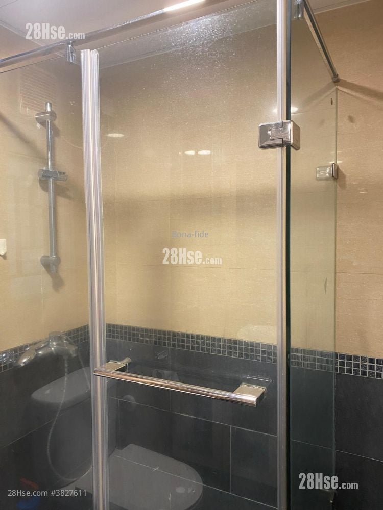 Queen's Terrace Rental 322 ft²