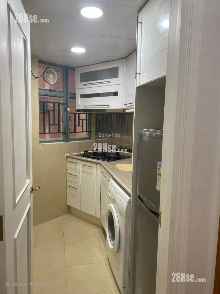 Queen's Terrace Rental 322 ft²