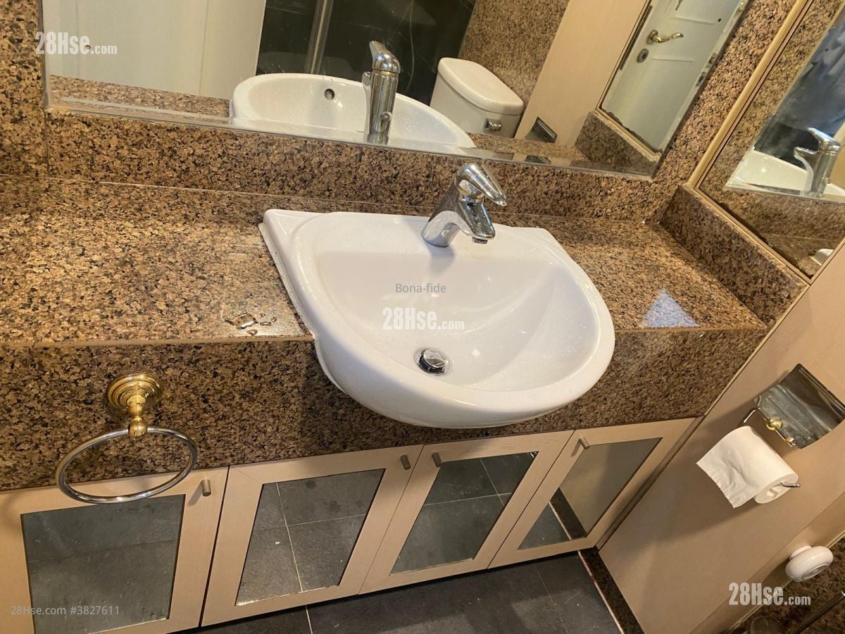 Queen's Terrace Rental 322 ft²