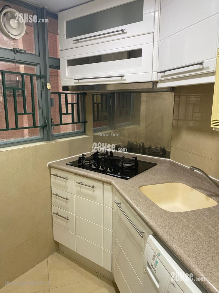 Queen's Terrace Rental 322 ft²