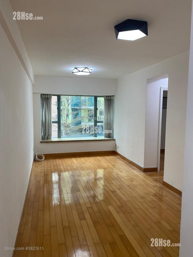 Queen's Terrace Rental 322 ft²