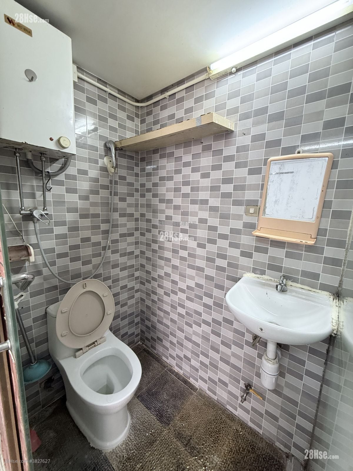 Kam Bo Building Rental 150 ft²