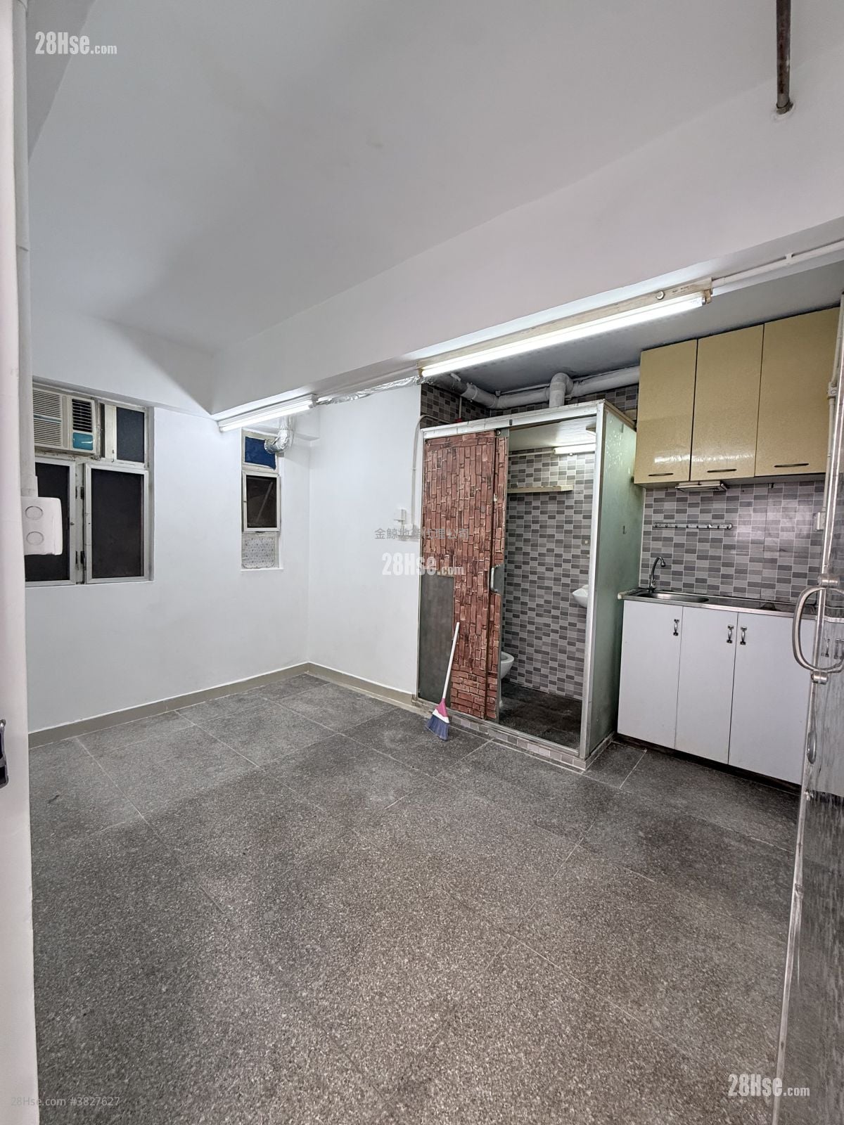 Kam Bo Building Rental 150 ft²