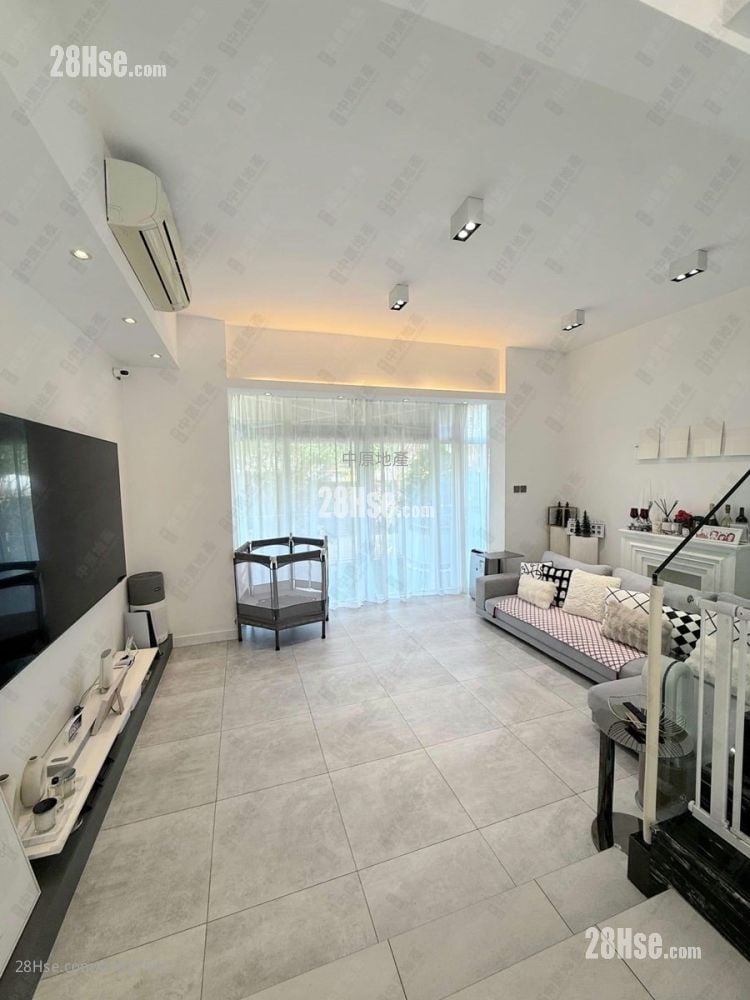 The Beverly Hills Sell 4 Bedrooms 1,597 ft²