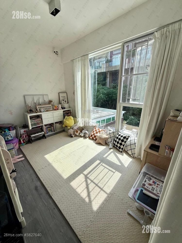 The Beverly Hills Sell 4 Bedrooms 1,597 ft²