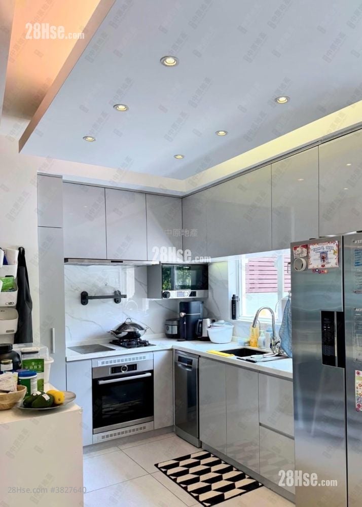 The Beverly Hills Sell 4 Bedrooms 1,597 ft²