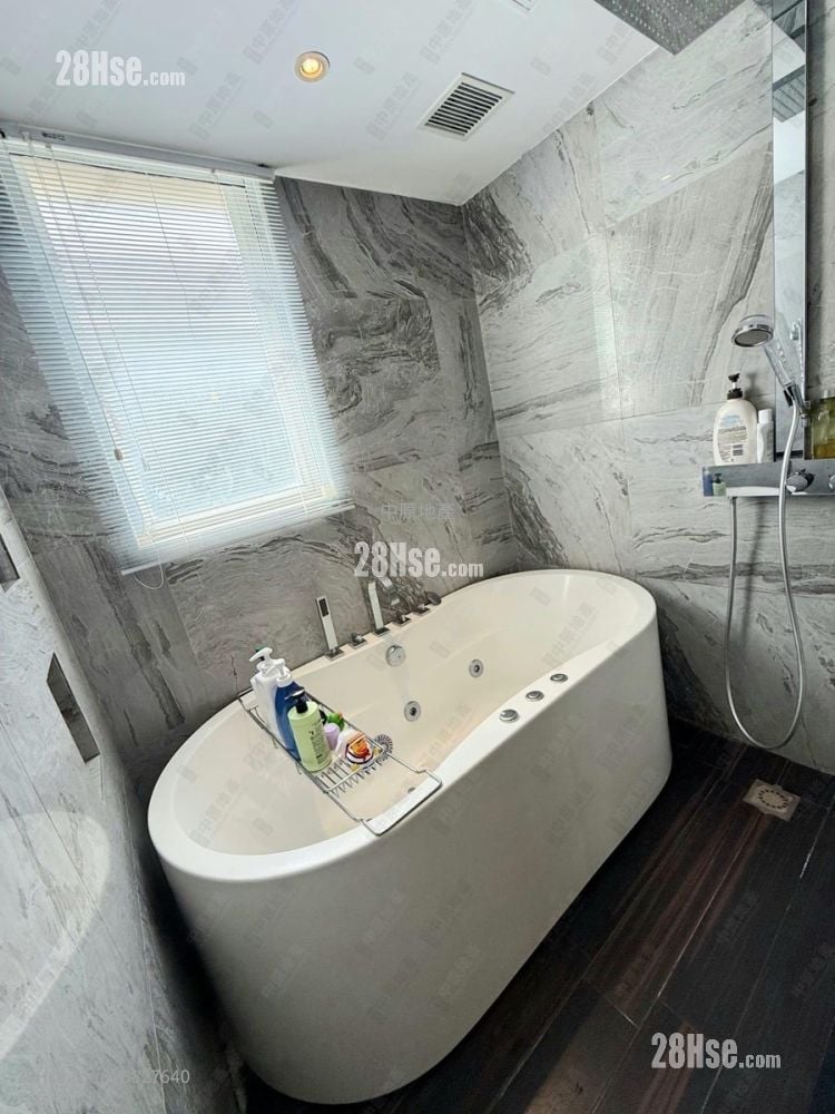 The Beverly Hills Sell 4 Bedrooms 1,597 ft²