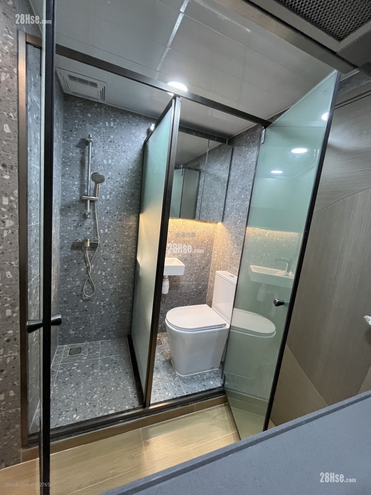 Tung Lok Mansion Rental 180 ft²