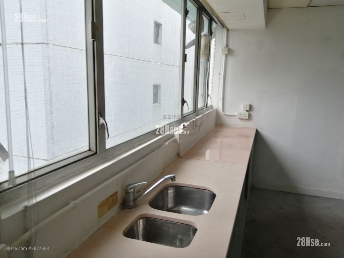 金龙工业中心 租盘 2 房 , 3 厕所