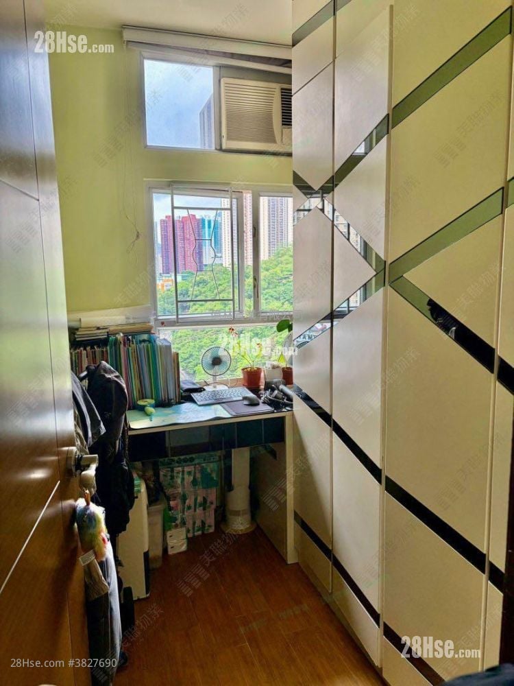 Yau Chui Court Sell 3 Bedrooms , 1 Bathroom