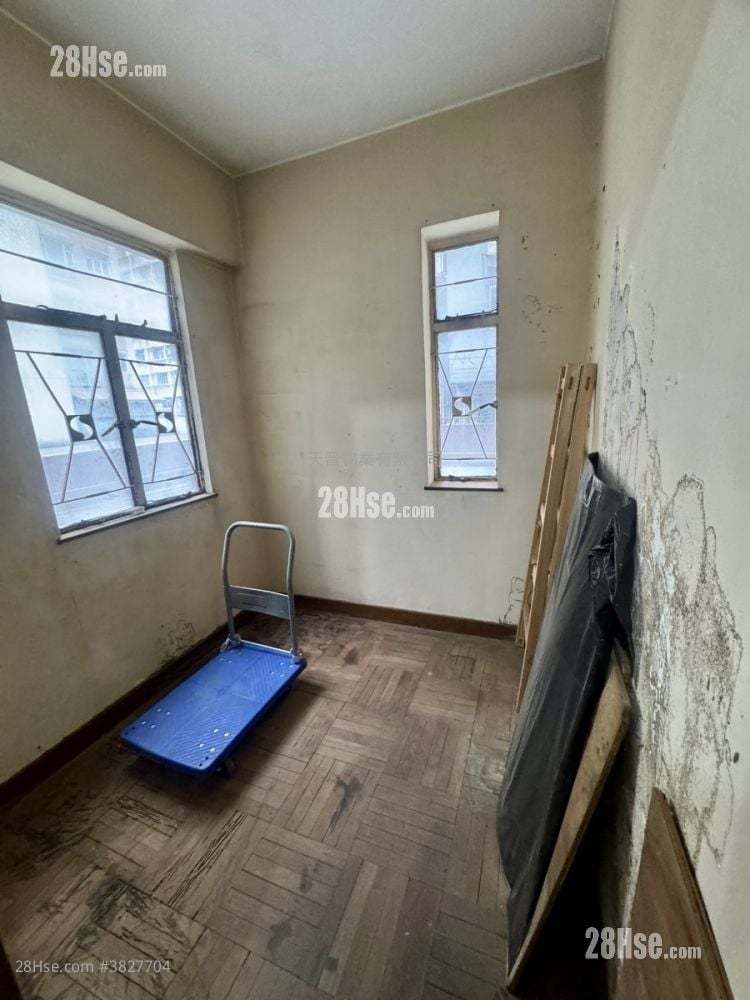 Loong Wah Building Sell 2 Bedrooms , 1 Bathroom 307 ft²