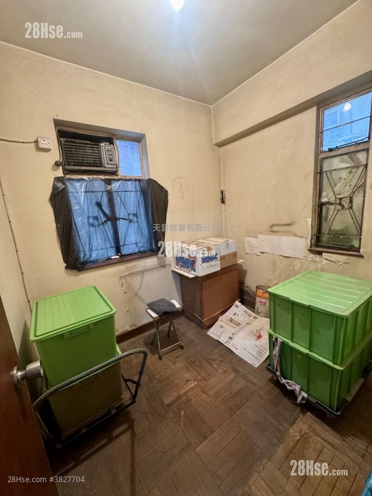 Loong Wah Building Sell 2 Bedrooms , 1 Bathroom 307 ft²