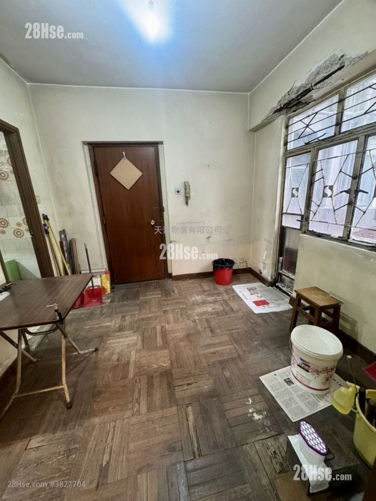 Loong Wah Building Sell 2 Bedrooms , 1 Bathroom 307 ft²