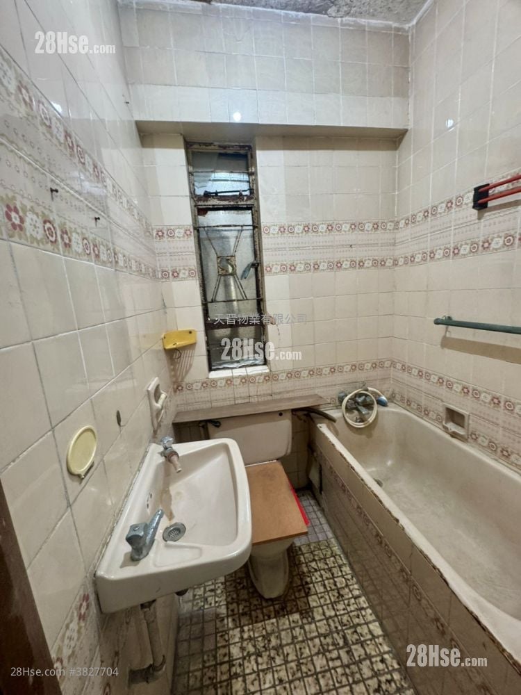 Loong Wah Building Sell 2 Bedrooms , 1 Bathroom 307 ft²