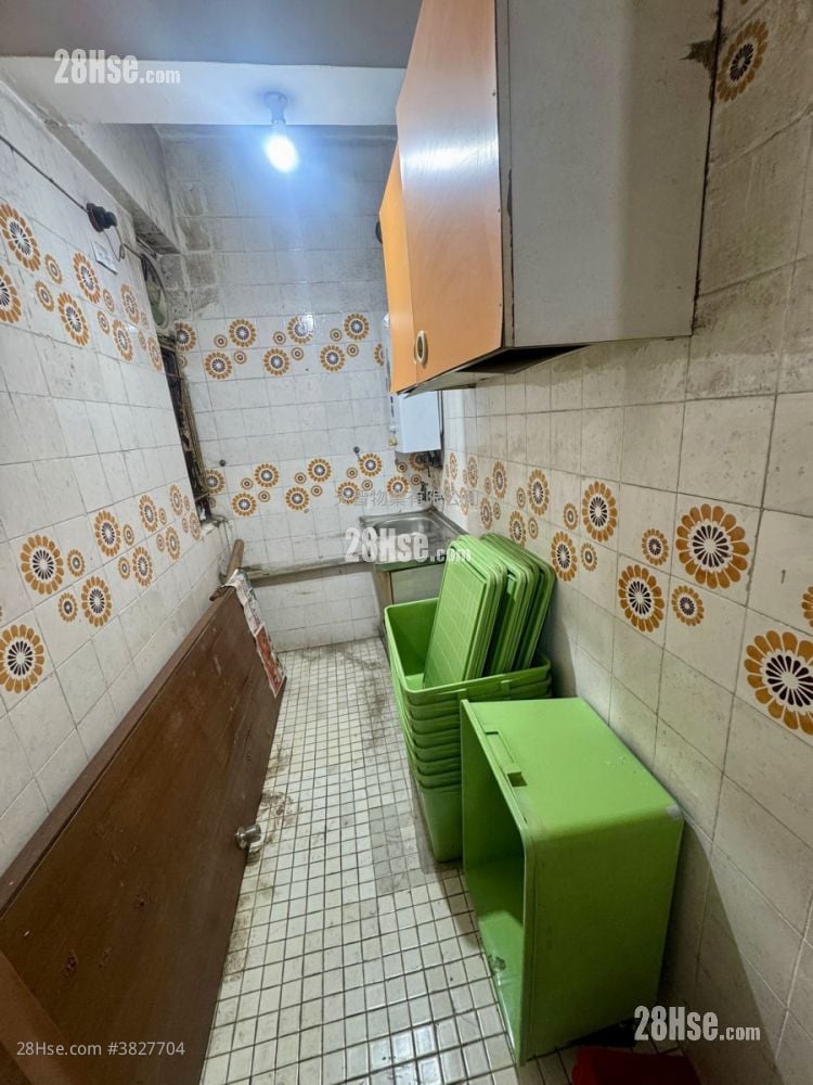 Loong Wah Building Sell 2 Bedrooms , 1 Bathroom 307 ft²