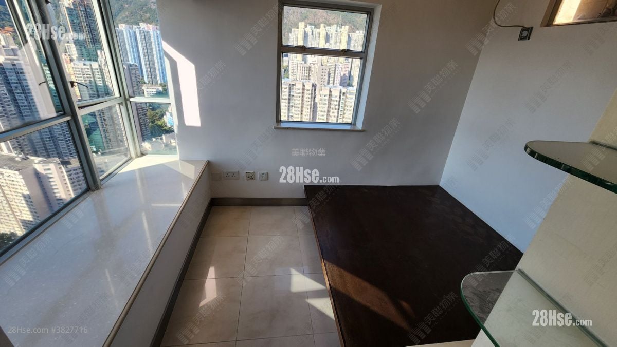 Bel Air Heights Sell 1 Bedroom 454 ft²