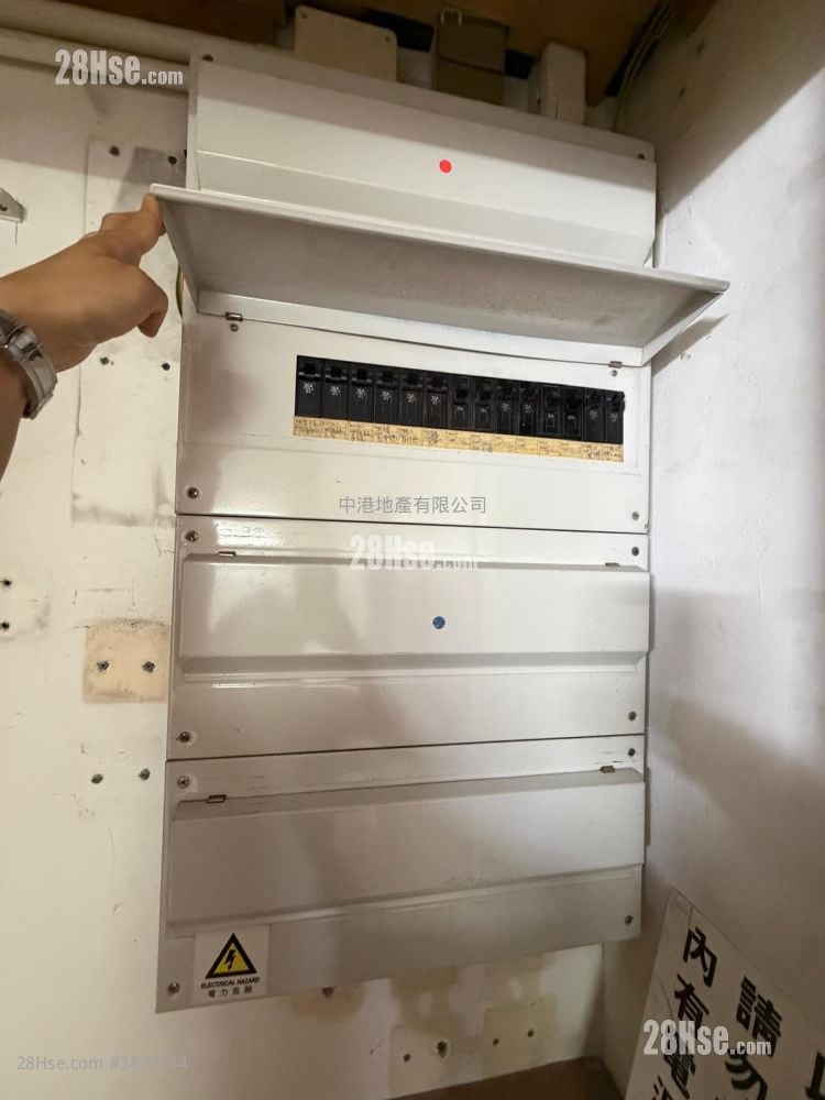 宏达工业中心 租盘 1,873 平方尺