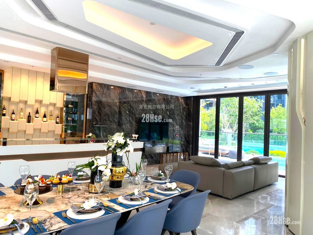 The Royale Sell 2 Bedrooms , 1 Bathroom 392 ft²