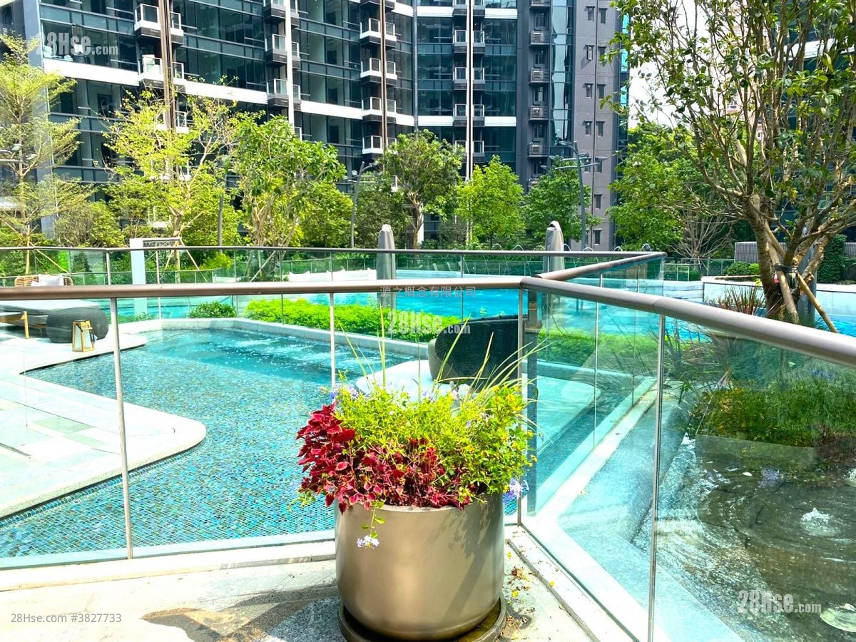 The Royale Sell 2 Bedrooms , 1 Bathroom 392 ft²