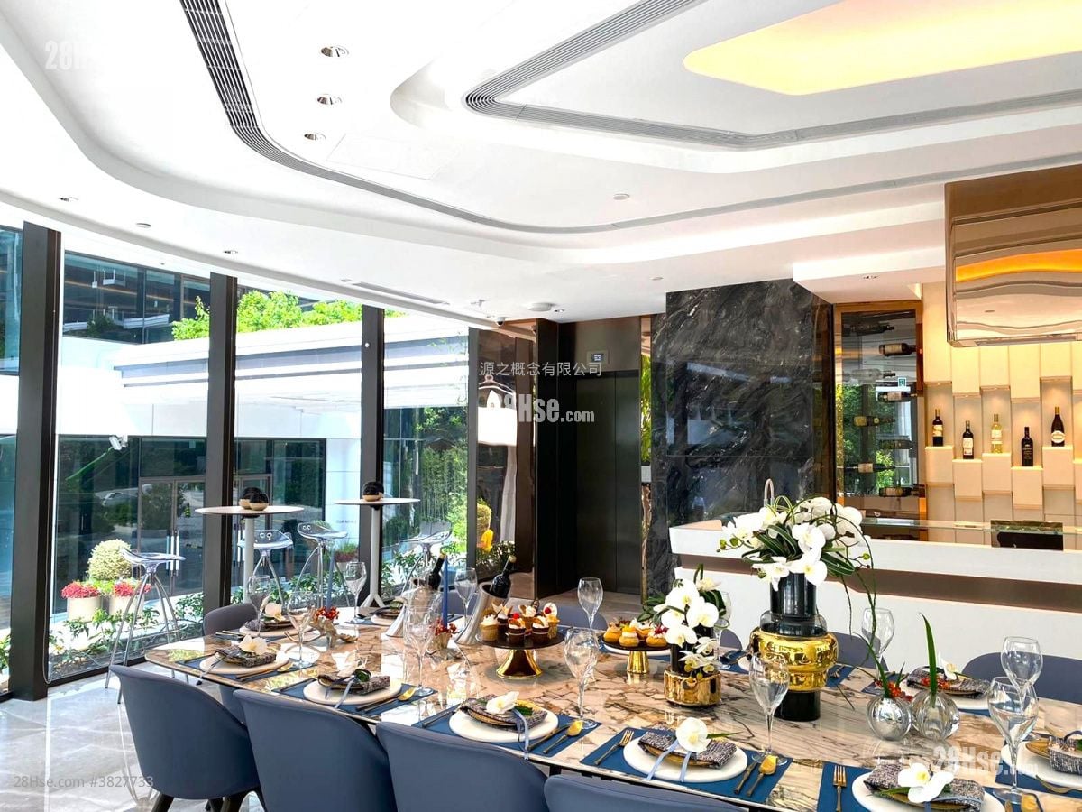 The Royale Sell 2 Bedrooms , 1 Bathroom 392 ft²