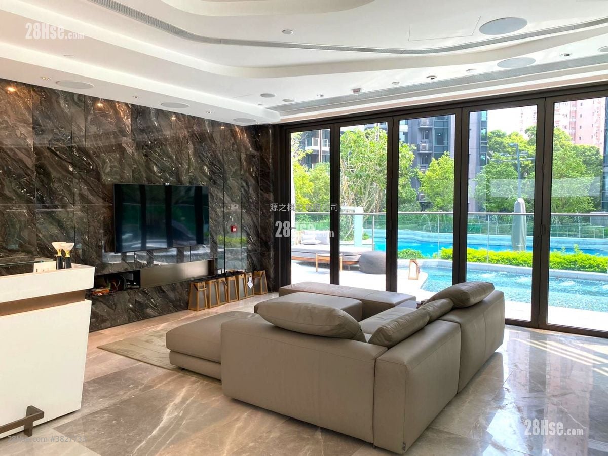 The Royale Sell 2 Bedrooms , 1 Bathroom 392 ft²