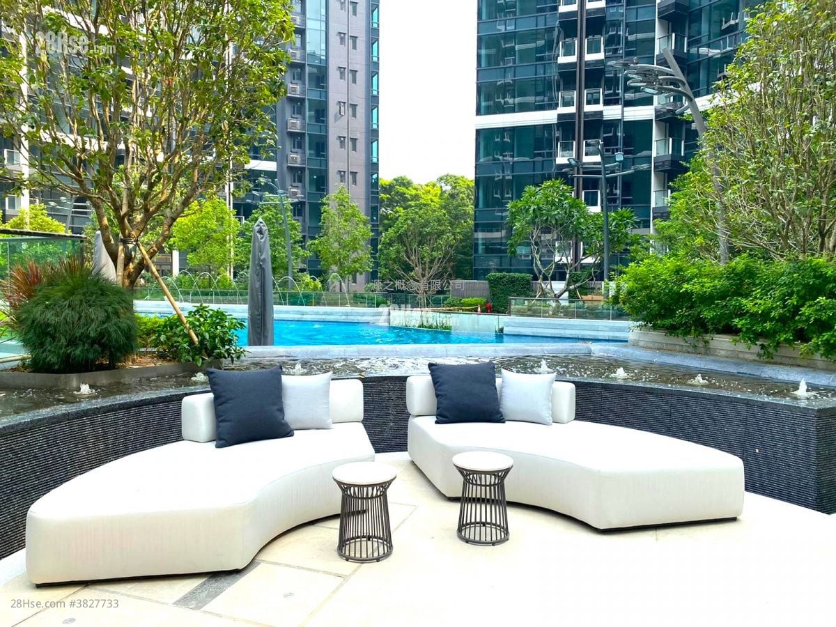 The Royale Sell 2 Bedrooms , 1 Bathroom 392 ft²