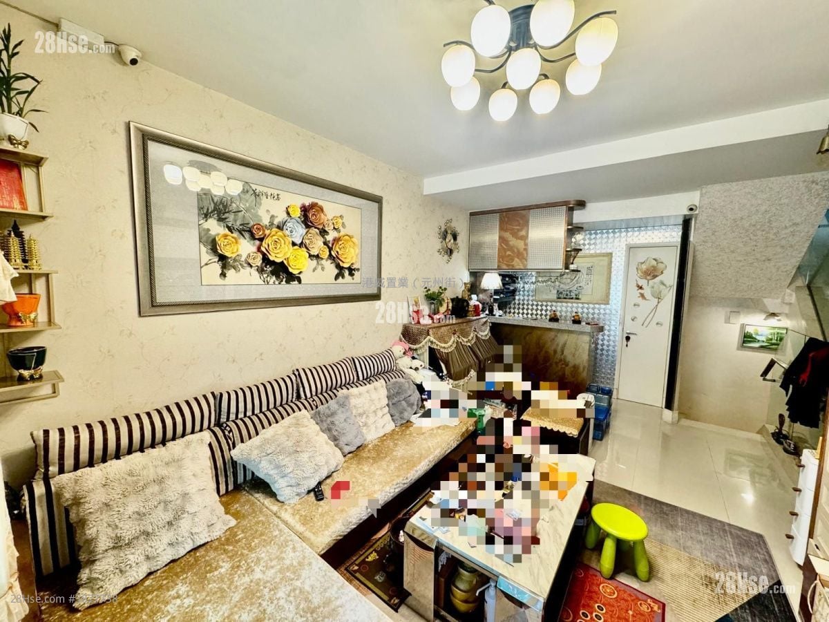 Uptown Sell 5+ Bedrooms , 4 Bathrooms 1,666 ft²