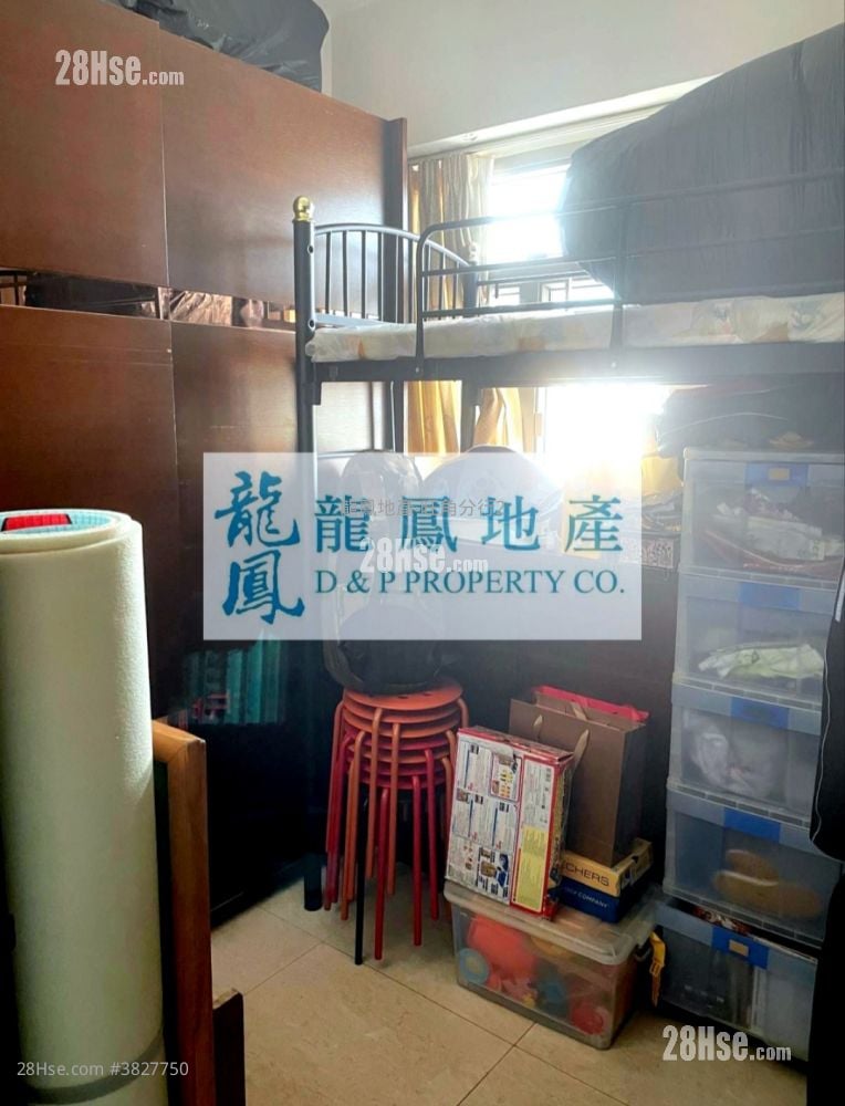 Sun Hon House Sell 2 Bedrooms , 1 Bathroom 396 ft²