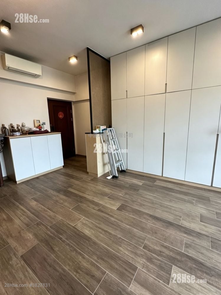 living room: The Palazzo Sell 2 Bedrooms , 2 Bathrooms 912 ft²