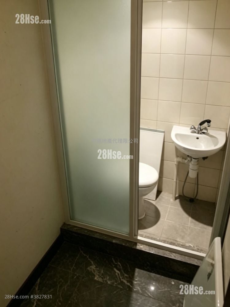 servant’s room: The Palazzo Sell 2 Bedrooms , 2 Bathrooms 912 ft²