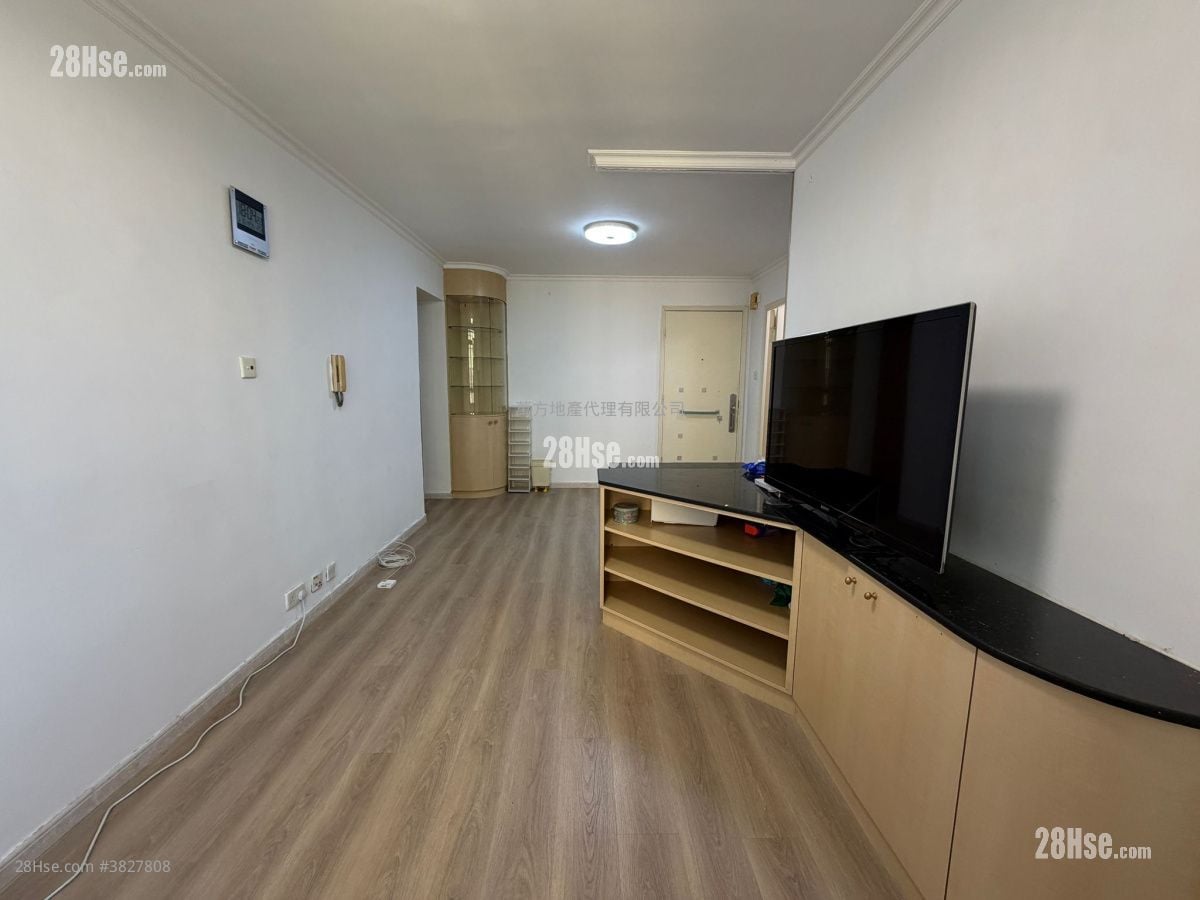 Kam Fung Court Sell 3 Bedrooms , 1 Bathroom 647 ft²