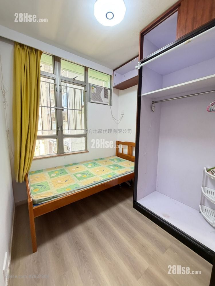 Kam Fung Court Sell 3 Bedrooms , 1 Bathroom 647 ft²
