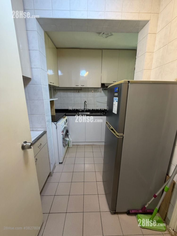 Kam Fung Court Sell 3 Bedrooms , 1 Bathroom 647 ft²