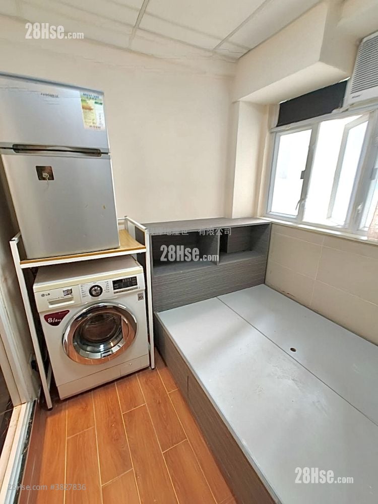 Toa Tak Building Rental Studio , 1 Bathroom 130 ft²