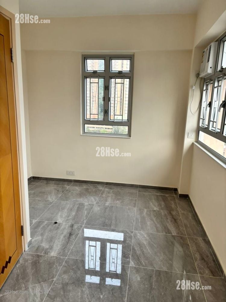 master room: Tung Wai Court Rental 2 Bedrooms , 1 Bathroom 357 ft²