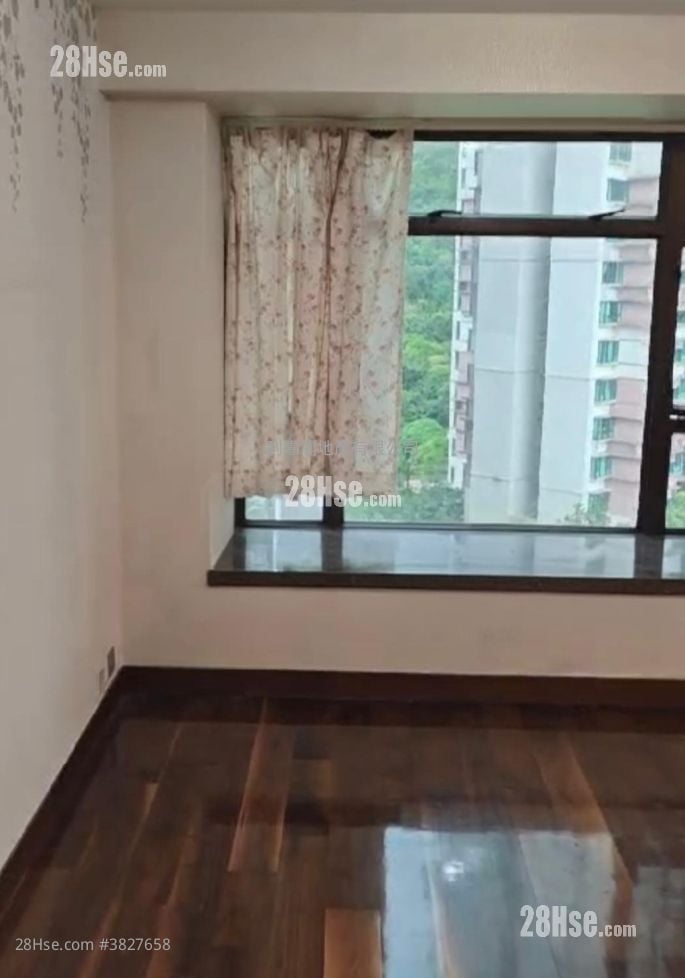 Royal Ascot Sell 3 Bedrooms , 1 Bathroom 676 ft²