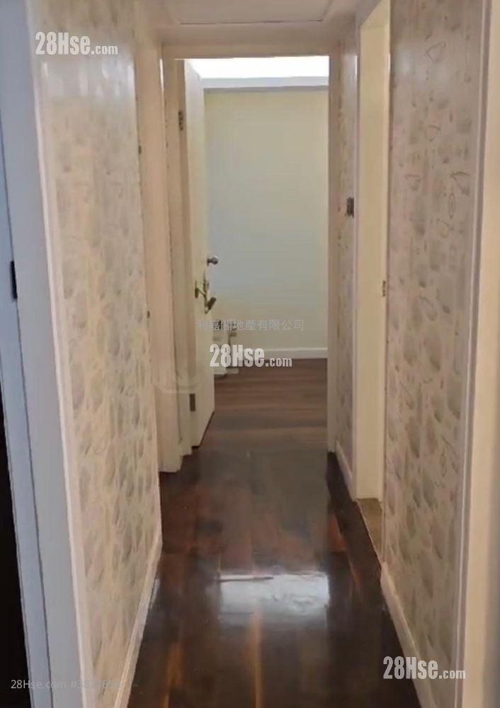 Royal Ascot Sell 3 Bedrooms , 1 Bathroom 676 ft²