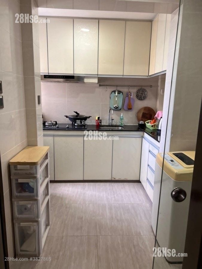 Kam Fung Court Sell 3 Bedrooms , 2 Bathrooms 647 ft²
